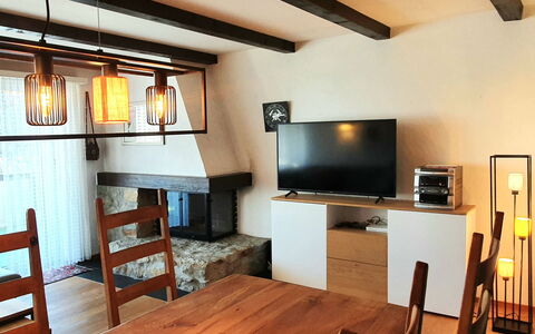 Via Sulten 12: Furniture, Interior Design, Wall, Flooring, Wood, Ceiling, Floor, Light Fixture, Room, Lighting