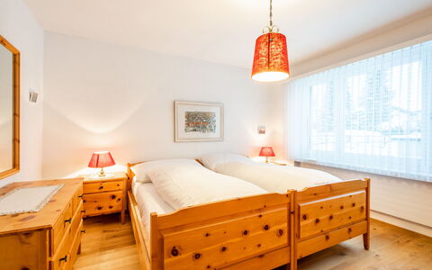 Via Sulten 12: Bed, Furniture, Interior Design, Bedroom, Wood, Ceiling, Floor, Bed Sheet, Flooring, Bedding