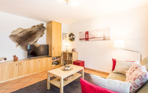 Val Mulin 14.1: Furniture, Interior Design, Flooring, Wood, Room, Floor, Ceiling, Apartment, Lighting, Living Room