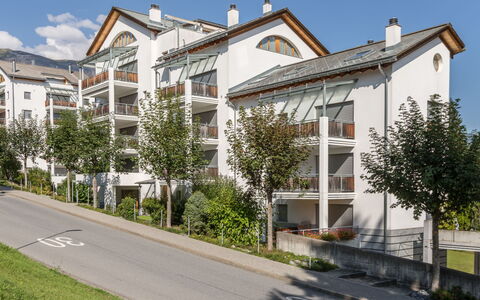 Val Mulin 14.1: Driveway, Balcony