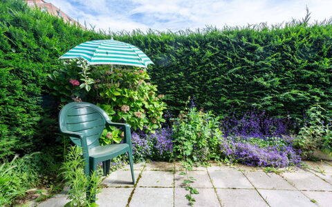 Les Portes de la Mer: Shrub, Garden, Hedge, Lawn, Landscaping, Yard, Evergreen, Backyard