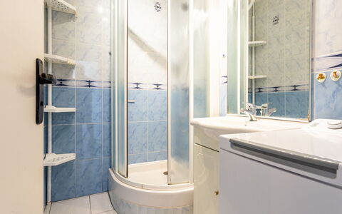 Les Portes de la Mer: Flooring, Plumbing Fixture, Bathroom, Interior Design, Floor, Bathroom Sink, Plumbing, Sink, Tap, Room