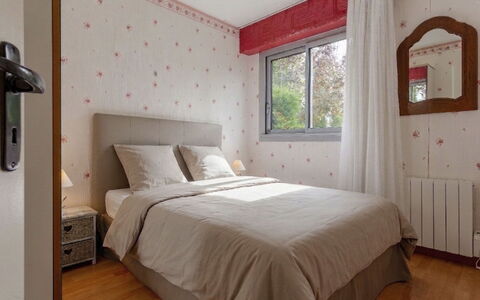Les Portes de la Mer: Bed, Furniture, Interior Design, Bedding, Bedroom, Bed Sheet, Wall, Floor, Room, Flooring