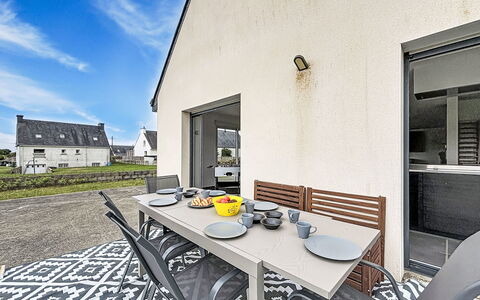 Maison Kergrosse: Home, Concrete, Driveway, Outdoor Furniture, Balcony, Daylighting, Villa, Courtyard