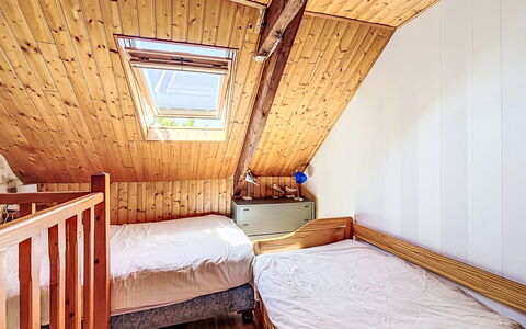Maison Nid de la Ria: Furniture, Floor, Flooring, Wood, Interior Design, Bedroom, Ceiling, Room, Bed, Lighting