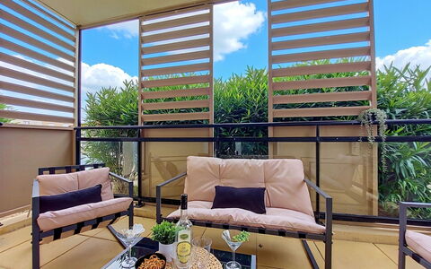 L'Etoile du Sud: Furniture, Wood, Interior Design, Outdoor Furniture, Chair, Floor, Balcony, Glass, Porch, Wood Stain