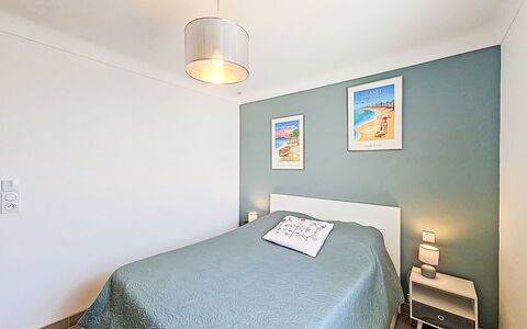 Croix du Sud: Furniture, Interior Design, Bed, Bedroom, Flooring, Floor, Bed Sheet, Ceiling, Bedding, Room
