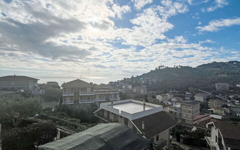 Ariel: Sky, Daytime, Roof, Residential Area, Home, Morning, Suburb, Balcony