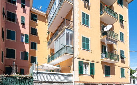 A Cà du Piero: Building, Window, Apartment, Residential Area, City, Urban Area, Facade, Neighbourhood, Town, Condominium