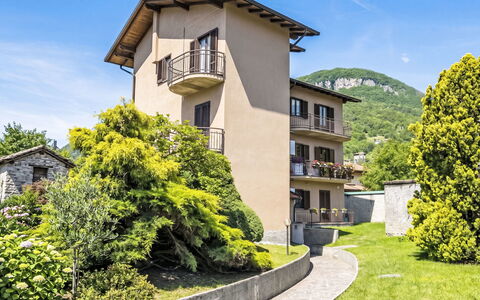 Francesco: Residential Area, Home, Balcony, Garden, Lawn, Yard, Estate, Porch, Landscaping, Villa