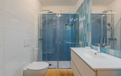 Edera: Bathroom, Flooring, Plumbing Fixture, Floor, Interior Design, Bathroom Sink, Sink, Tap, Plumbing, Tile