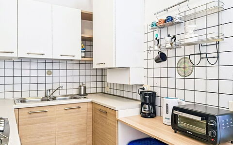 Edera: Kitchen, Kitchen Appliance, Interior Design, Major Appliance, Flooring, Countertop, Floor, Cabinetry, Room, Furniture