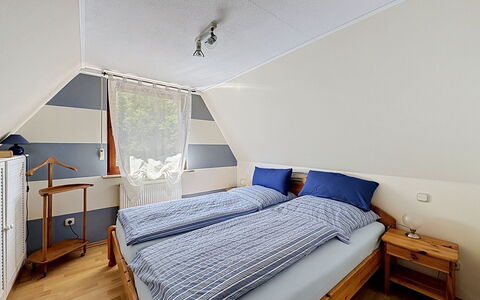 Schömbs: Wood, Bedroom, Home, Bed, House, Furniture, Bed Frame, Bed Sheet, Bedding, Pillow