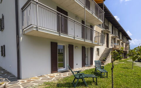 Isola Verde Garden Home: Balcony, Apartment, Porch, Shade, Hardwood, Villa, Handrail, Courtyard