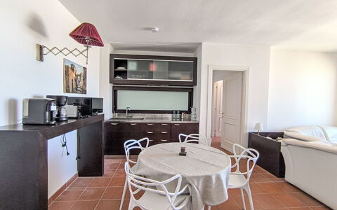 Al Porto: Furniture, Interior Design, Flooring, Kitchen, Floor, Wood, Countertop, Ceiling, Kitchen & Dining Room Table, Room