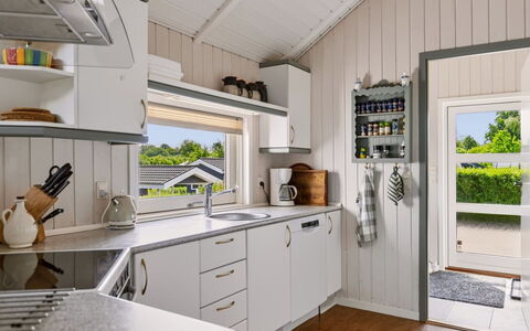 Hélène - 1.1Km from the Sea: Interior Design, Flooring, Kitchen, Countertop, Home, Kitchen Appliance, Ceiling, Home Appliance, Cabinetry, Major Appliance