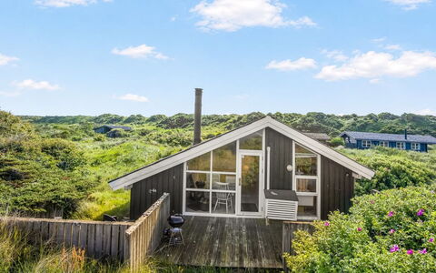 Glennie - 500M from the Sea: Cottage, Home, Slope, Hut, Farmhouse, Garden Buildings, Plank, Log Cabin