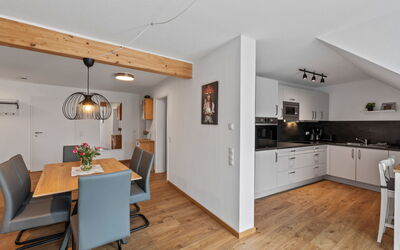 Accommodation:&nbsp;Nina (9) 100.9