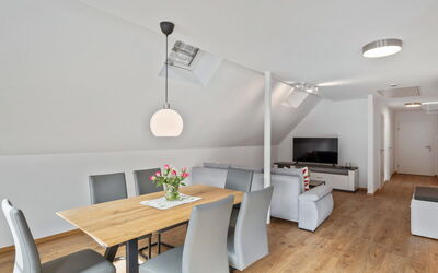 Accommodation:&nbsp;Laura (S7) 100.7