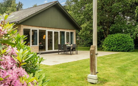 Adisl - 300M to the Fjord: Shrub, Cottage, Home, Garden, Land Lot, Porch, Siding, Yard, Estate, Garden Buildings
