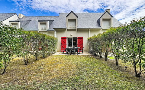 Maison Clos de Kermilienne: Resort, Estate, Hacienda, Balcony, Resort Town, Swimming Pool, Hotel, Seaside Resort, Landscaping
