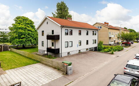 Odal: Building, House, Residential Area, Neighbourhood, Home, Human Settlement, Suburb, Driveway