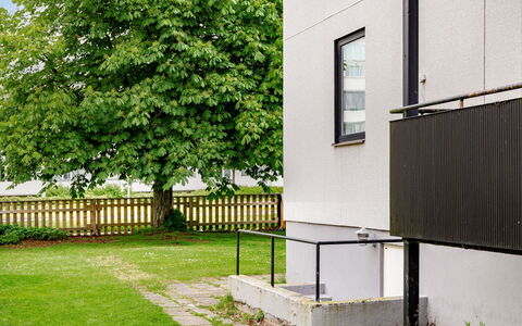 Odal: Wall, Lawn, Fence, Garden, Backyard, Home Fencing, Yard, Shade, Landscaping, Handrail
