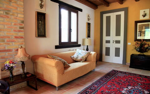 Casa Goel: Furniture, Interior Design, Wall, Flooring, Floor, Wood, Room, Couch, Living Room, Lighting