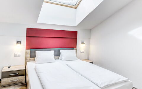 Saalbach-Hinterglemm 150: Bedroom, Bed, Bedding, Bed Frame, Linens, Bed Sheet, Mattress, Pillow, Hotel, Throw Pillow