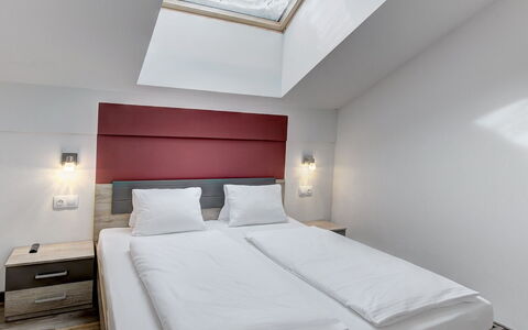 Saalbach-Hinterglemm 150: Interior Design, Ceiling, Bedroom, Bed, Bedding, Bed Frame, Hotel, Plumbing Fixture