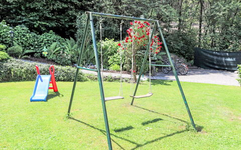 Velden am Wörthersee 39: Outdoor Play Equipment, Garden, Lawn, Shade, Leisure, Playground, Backyard, Park, Yard, Swing