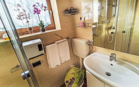 Velden am Wörthersee 39: Bathroom Sink, Plumbing Fixture, Bathroom, Sink, Interior Design, Tap, Floor, Plumbing, Flooring, Room