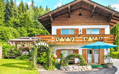 Velden am Wörthersee 39: House, Home, Cottage, Shrub, Door, Farmhouse, Garden, Estate, Landscaping