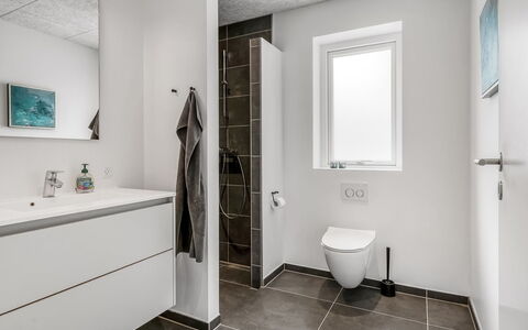 Frille - 1.5Km from the Sea: Flooring, Floor, Wall, Plumbing Fixture, Interior Design, Ceiling, Bathroom, Plumbing, Tile, Toilet