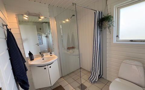 Raadengaard - 400M from the Sea: Plumbing Fixture, Wood, Flooring, Floor, Interior Design, Plumbing, Bathroom, Toilet, Sink, Room