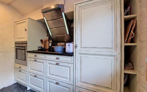 La Patrouille des Glaciers: Wood, Cabinetry, Kitchen, Drawer, Cupboard, Wood Stain, Countertop, Hardwood, Major Appliance, Kitchen Appliance