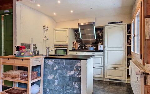 La Patrouille des Glaciers: Flooring, Wood, Floor, Furniture, Kitchen, Interior Design, Ceiling, Cabinetry, Countertop, Kitchen Appliance