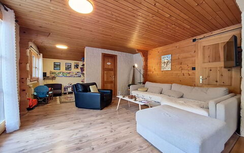 La Patrouille des Glaciers: Furniture, Interior Design, Wood, Flooring, Floor, Ceiling, Room, Couch, Living Room, Wood Flooring