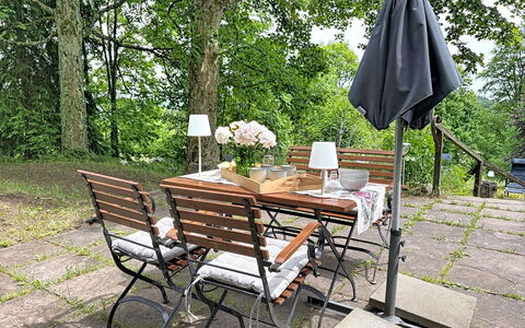 Auszeit für Körper und Seele: Furniture, Outdoor Furniture, Chair, Table, Outdoor Table, Garden, Shade, Flowerpot, Hardwood, Kitchen & Dining Room Table