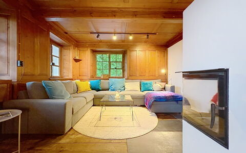 Auszeit für Körper und Seele: Furniture, Interior Design, Flooring, Floor, Wood, Couch, Ceiling, Living Room, Wood Flooring, Room