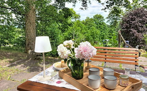 Auszeit für Körper und Seele: Furniture, Table, Flowerpot, Outdoor Table, Outdoor Furniture, Garden, Houseplant, Serveware, Chair