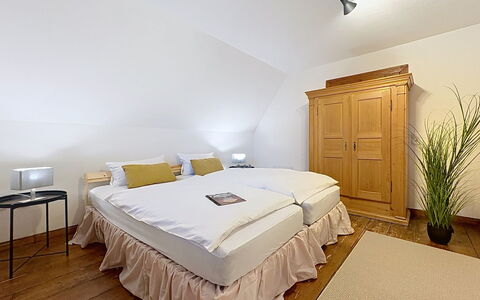 Auszeit für Körper und Seele: Furniture, Interior Design, Bed, Bedroom, Floor, Flooring, Ceiling, Wood, Room, Lighting