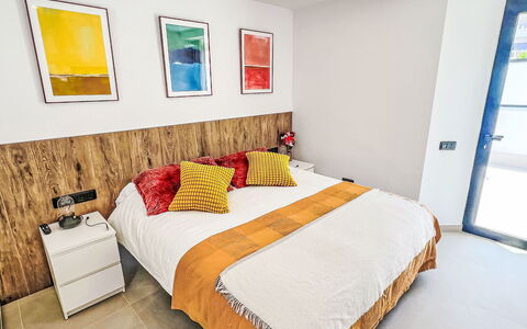 Sand, Sea and Love: Bed, Furniture, Interior Design, Bedding, Bedroom, Bed Sheet, Flooring, Wall, Floor, Wood