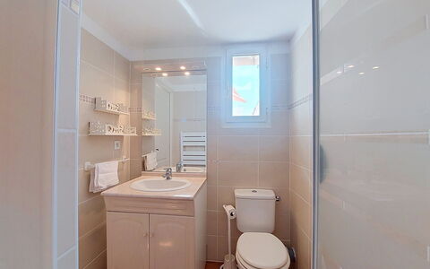 Bellevue: Furniture, Outdoor Furniture, Chair, Garden, Backyard, Shade, Yard, Landscaping, Eco Hotel, Outdoor Table