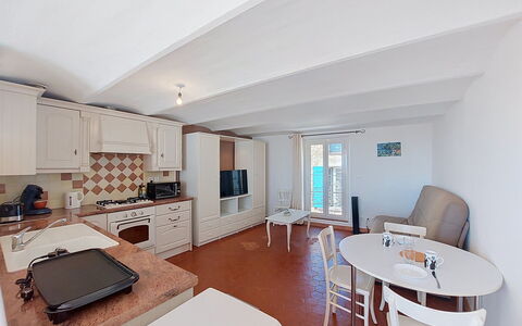 Bellevue: Furniture, Interior Design, Flooring, Floor, Wood, Kitchen, Ceiling, Countertop, Kitchen & Dining Room Table, Table