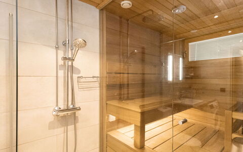 Levin Kunkku B2: Flooring, Floor, Interior Design, Wood, Plumbing Fixture, Lighting, Sauna, Bathroom, Plumbing, Ceiling