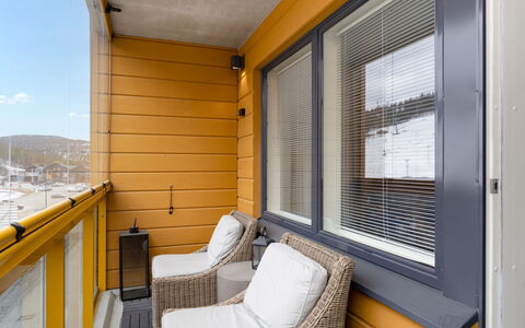 Levin Kunkku B2: Wood, Apartment, Floor, Composite Material, Glass, Wood Stain, Hardwood, Balcony, Daylighting, Varnish