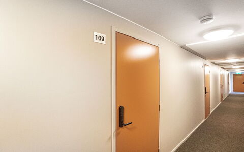 Äkäspokka: Wall, Flooring, Floor, Wood, Ceiling, Interior Design, Lighting, Door, Room, Light Fixture