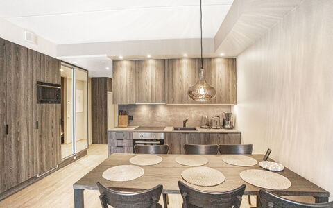 Äkäspokka: Flooring, Interior Design, Wood, Furniture, Floor, Ceiling, Wood Flooring, Lighting, Light Fixture, Apartment