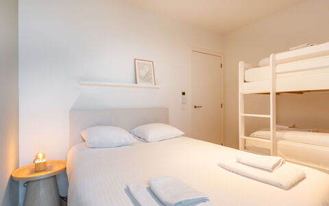 O'Sea 13.02 with Seaview: Apartment, Bedroom, Bed, Bed Sheet, Bedding, Bed Frame, Hotel, Balcony, Design, Mattress